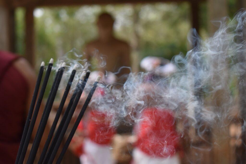 The-Role-of-Incense-Sticks-in-Hindu-Worship